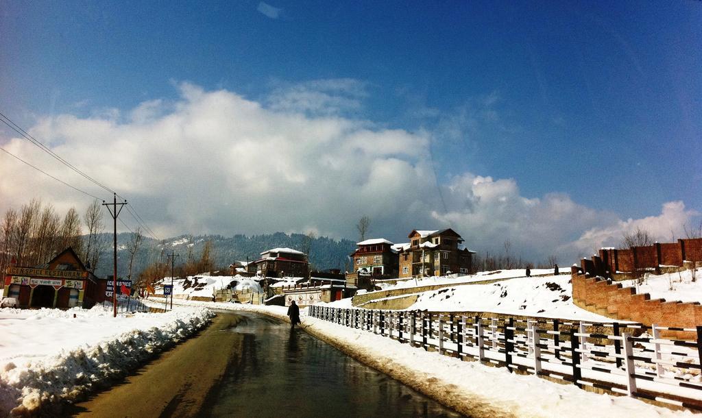 Hotel Sadaf Srinagar  Luaran gambar